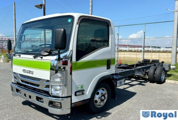 Isuzu ELF Truck