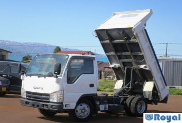 Isuzu ELF VAN