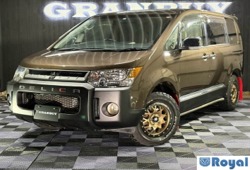 Mitsubishi Delica D:5