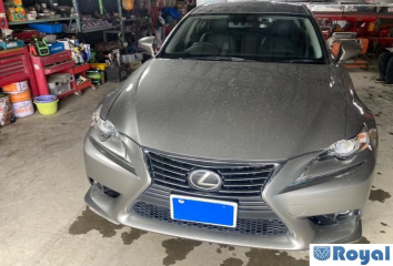 Lexus IS
