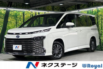 Toyota Voxy Hybrid