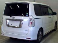 Toyota VOXY 2012