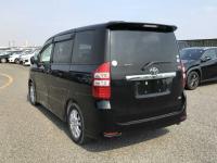 Toyota NOAH 2012