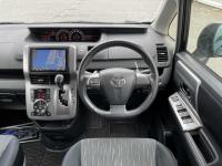 Toyota VOXY 2012