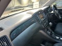 Toyota KLUGER V 2004