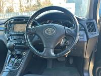 Toyota KLUGER V 2004