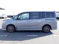 Toyota VOXY 2015