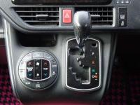 Toyota VOXY 2015