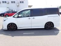 Toyota NOAH 2016