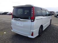 Toyota NOAH 2015