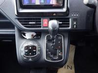 Toyota NOAH 2015