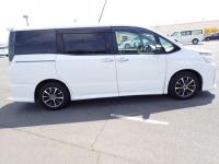 Toyota VOXY 2016