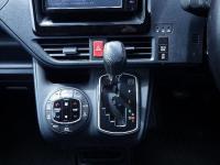 Toyota VOXY 2016