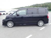 Toyota NOAH 2011