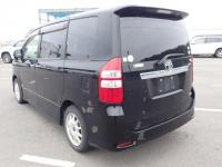 Toyota NOAH 2011