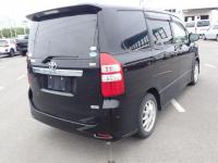Toyota NOAH 2011