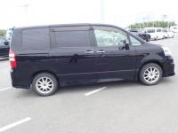 Toyota NOAH 2011