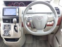 Toyota NOAH 2011