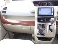 Toyota NOAH 2011