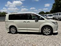 Mitsubishi DELICA D:5 2010