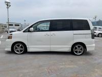 Toyota VOXY 2004