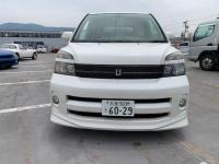Toyota VOXY 2004
