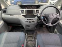 Toyota VOXY 2004