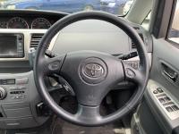 Toyota VOXY 2004