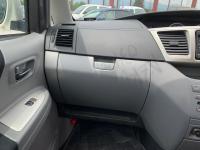 Toyota VOXY 2004