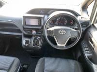 Toyota NOAH 2015