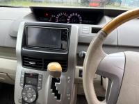 Toyota NOAH 2009