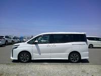 Toyota VOXY 2017