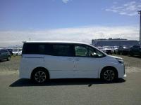 Toyota VOXY 2017