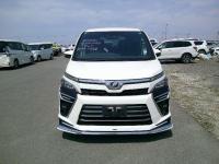 Toyota VOXY 2017