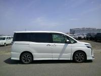 Toyota VOXY 2017