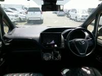 Toyota VOXY 2017