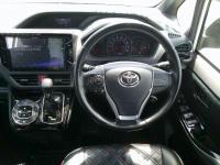 Toyota VOXY 2017