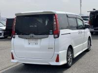 Toyota NOAH 2016
