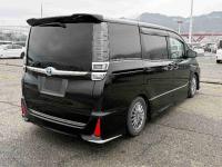 Toyota VOXY 2017