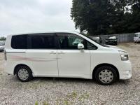 Toyota VOXY 2009