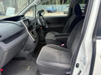 Toyota VOXY 2009