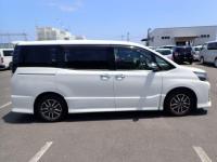Toyota VOXY 2016