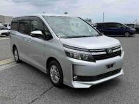 Toyota VOXY 2014