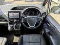 Toyota VOXY 2014
