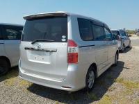 Toyota NOAH 2009