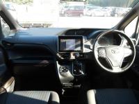 Toyota VOXY 2014