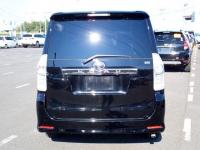 Toyota NOAH 2009