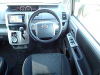 Toyota NOAH 2009