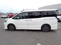 Toyota VOXY 2016