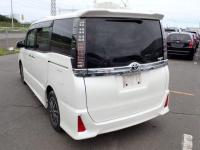 Toyota VOXY 2016